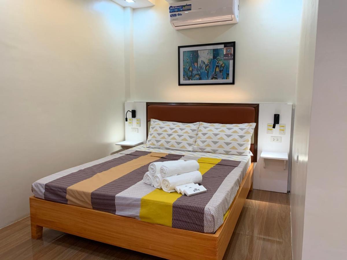 Rustic Crown Hotel Alaminos Extérieur photo
