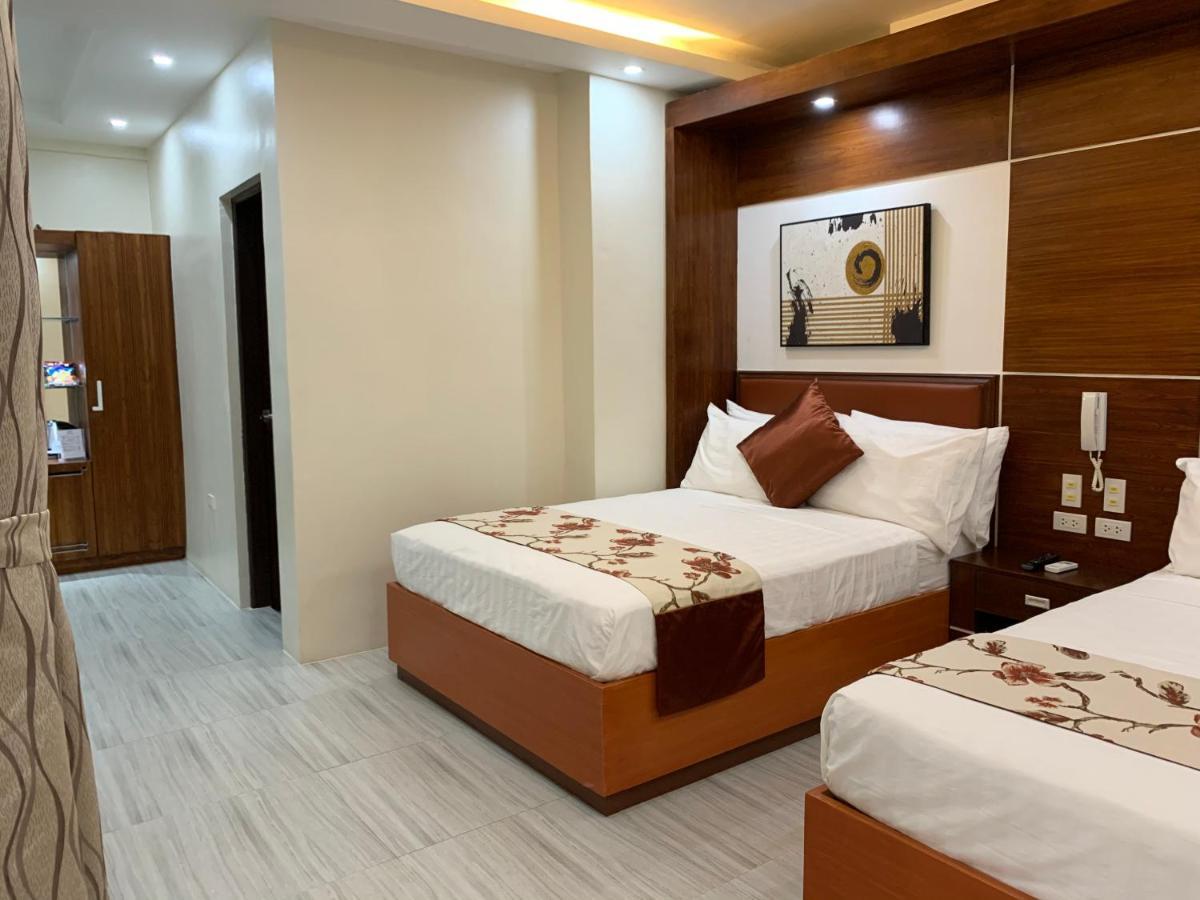 Rustic Crown Hotel Alaminos Extérieur photo